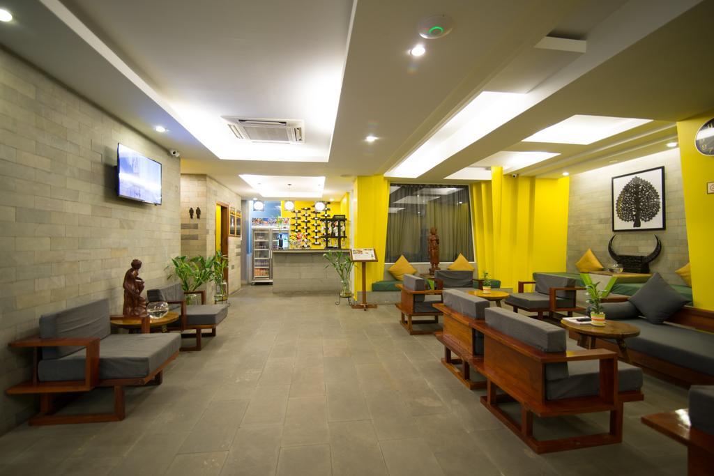V Hotel Phnom Penh Exterior foto